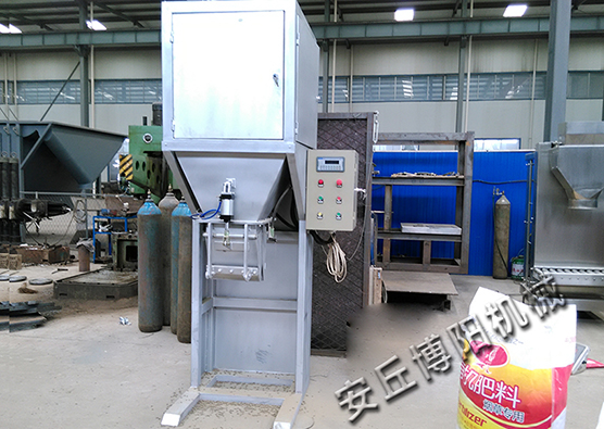 化肥行業(yè)的自動(dòng)定量包裝機更適合灌裝作業(yè)