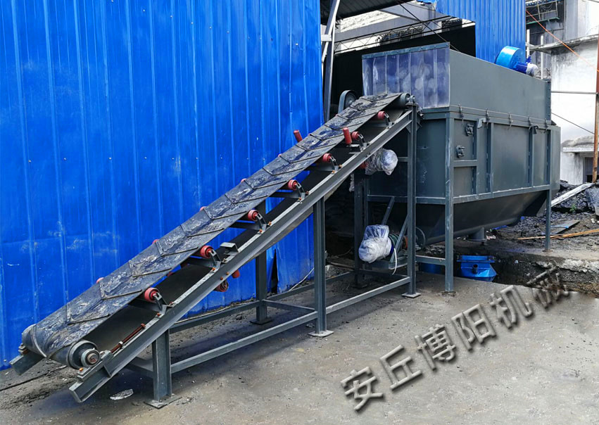 石墨粉無(wú)塵拆包機再生產(chǎn)過(guò)程中的使用優(yōu)勢表現在哪里