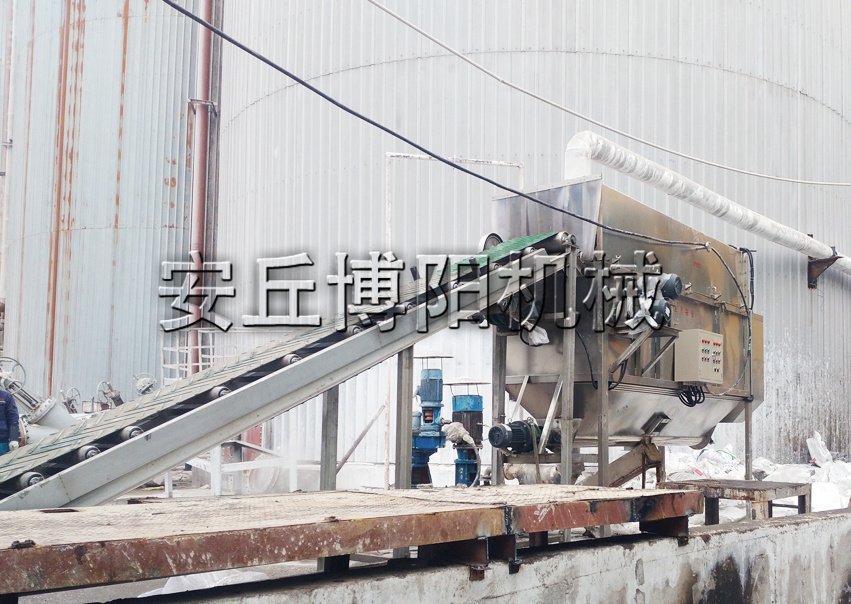 企業(yè)采用純堿自動(dòng)拆包機 自動(dòng)拆袋機的好處