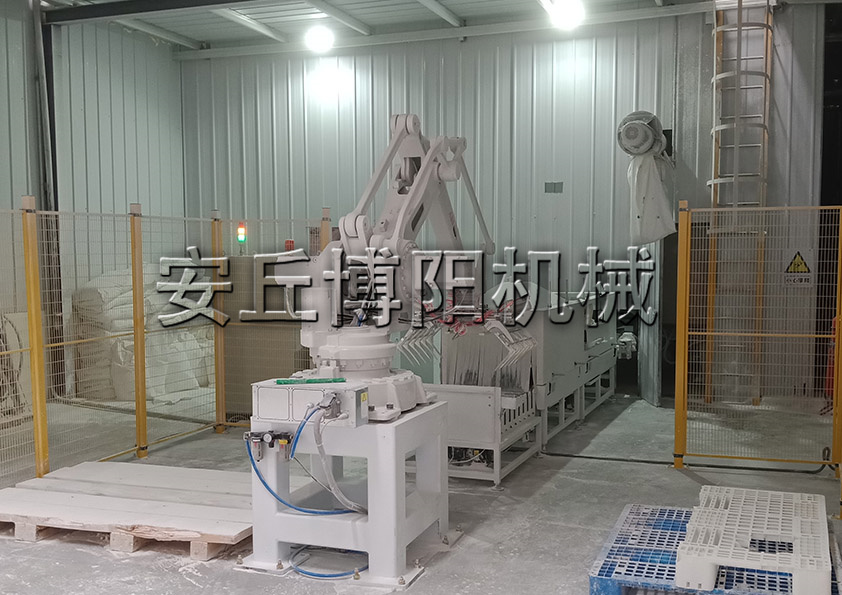 為什么越來(lái)越多的行業(yè)使用片堿全自動(dòng)碼垛機?